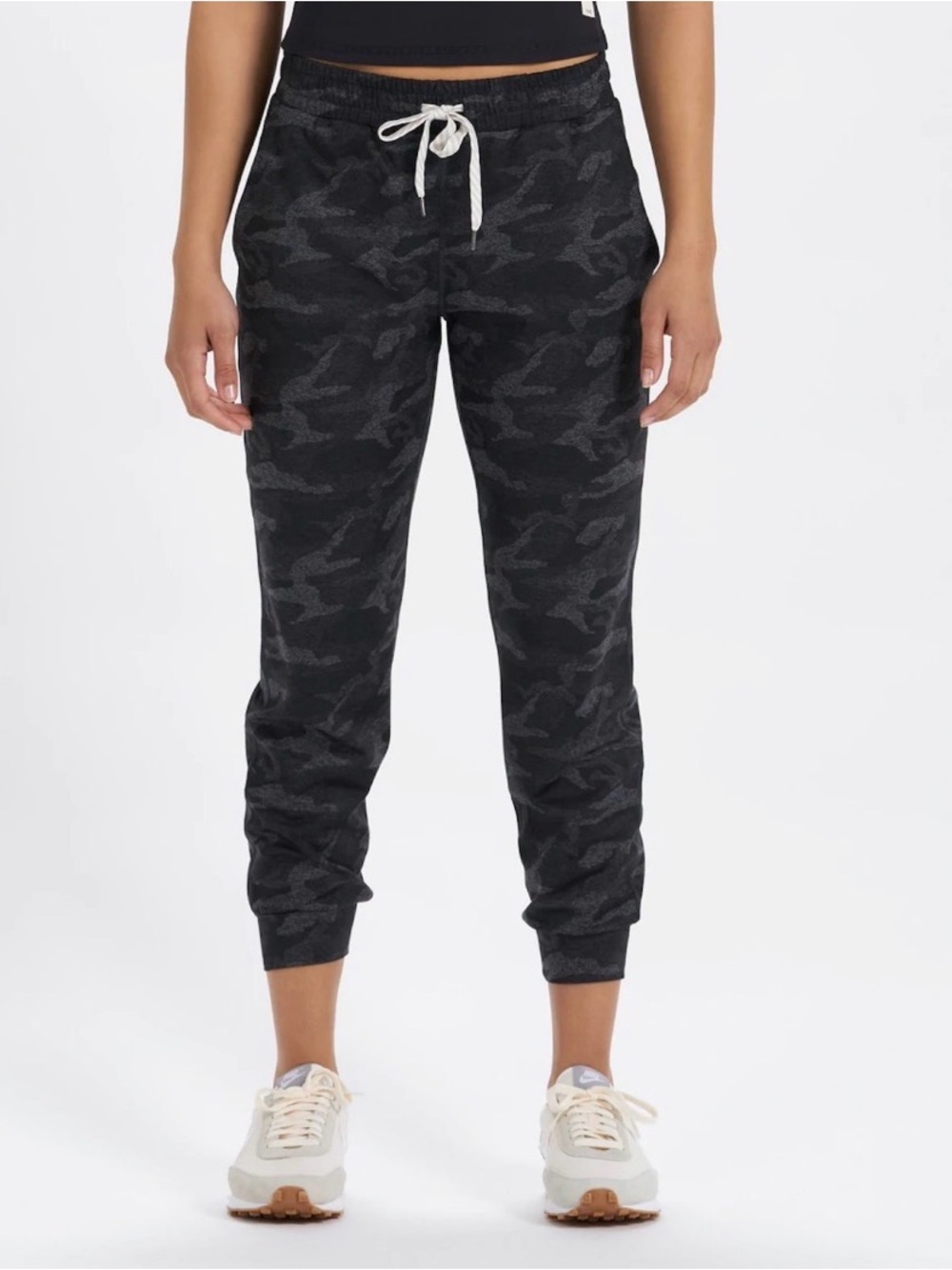 Vuori Women's Black Camouflage Jogger Pants/New without tags